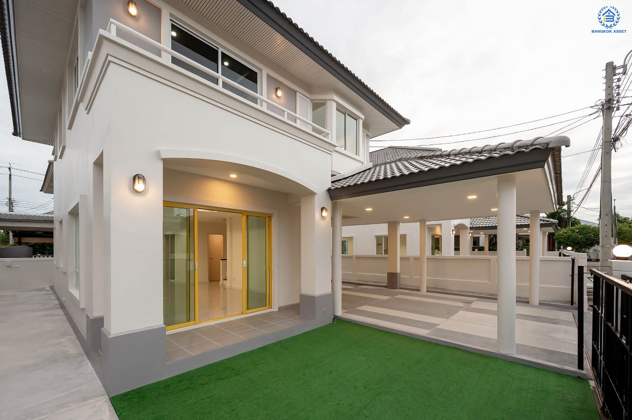 บ้านมือสองตกแต่งใหม่ โครงการ ชวนชื่นโมดัส แจ้งวัฒนะ เนื้อที่ 51.6 ตร.ว. ฟังก์ชัน 3 ห้องนอน 3 ห้องน้ำ จอดรถได้ 2 คัน รองรับทุกการอยู่อาศัย บนทำเลเดินทางเข้า-ออกเมืองสะดวก เชื่อมต่อถนนเลี่ยงเมืองปากเกร็ด, ถนนแจ้งวัฒนะ, ถนนติวานนท์ ใกล้รถไฟฟ้าสายสีชมพู "สถานีเลี่ยงเมืองปากเกร็ด" ทางด่วน "แจ้งวัฒนะ" และเซ็นทรัล แจ้งวัฒนะ